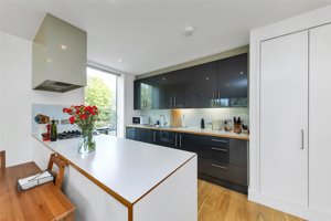 Cambridge, CB2 8DG picture 4