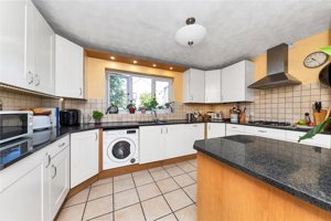 Cambridge, Cambridgeshire, CB24 8SB picture 4