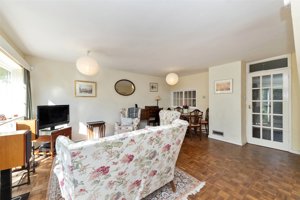 Cambridge, CB3 9LE picture 4