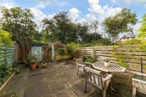 Cambridge, CB3 9LE picture 2