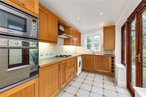 Cambridgeshire, CB5 8HR picture 4