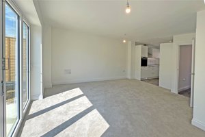 Suffolk, IP19 8TP picture 3