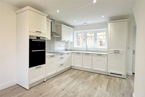 Suffolk, IP19 8TP picture 2