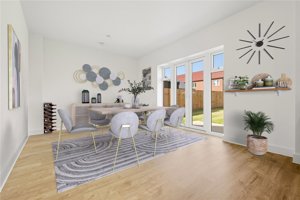 Holt, NR25 6EW picture 5