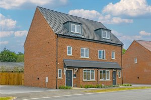 Holt, NR25 6EW picture 1