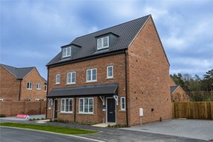 Holt, NR25 6EW picture 1