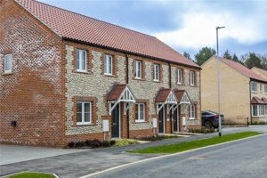 Holt, NR25 6EW picture 1