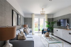 Holt, NR25 6EW picture 2