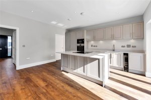 Royston, Cambridgeshire, SG8 0BQ picture 2