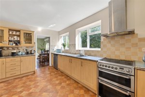 Royston, Cambridgeshire, SG8 6PR picture 3